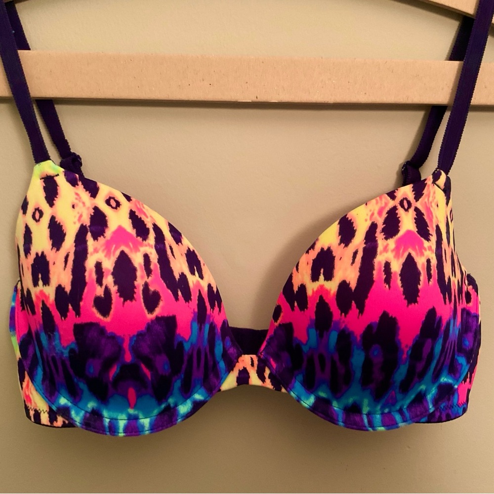 PINK Victoria's Secret Vibrant Leopard Print Bra 32C
